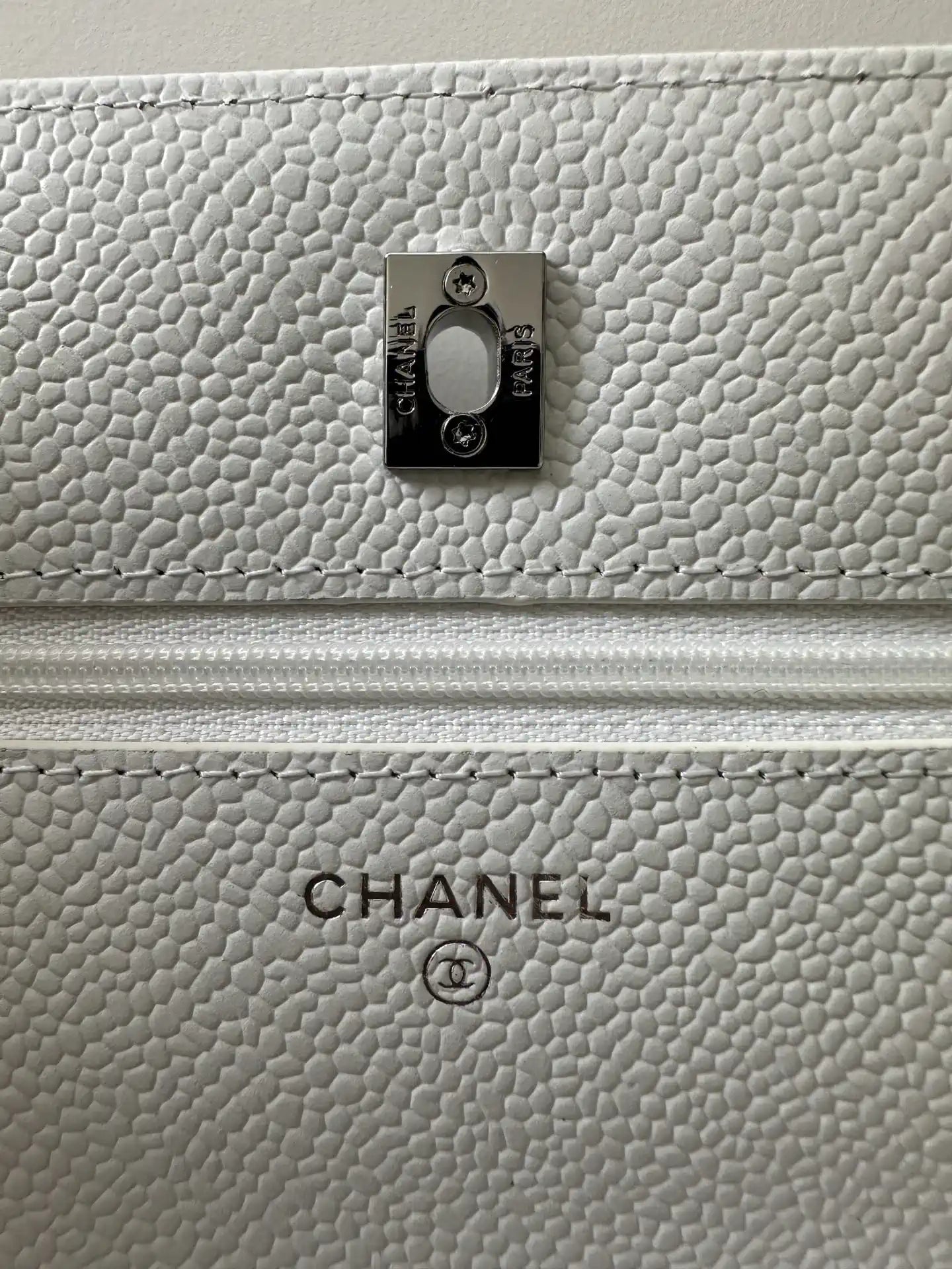 Chanel AP4241 Classic Wallet On Chain Grained Shiny Calfskin White