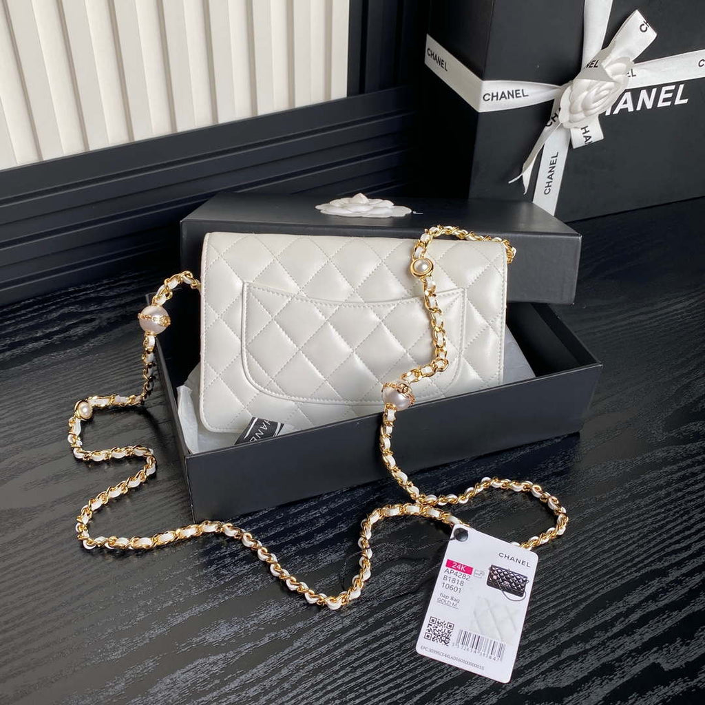 Chanel AP4282 19 Wallet On Chain Shiny Lambskin  Imitation Pearls & Gold-Tone Metal White