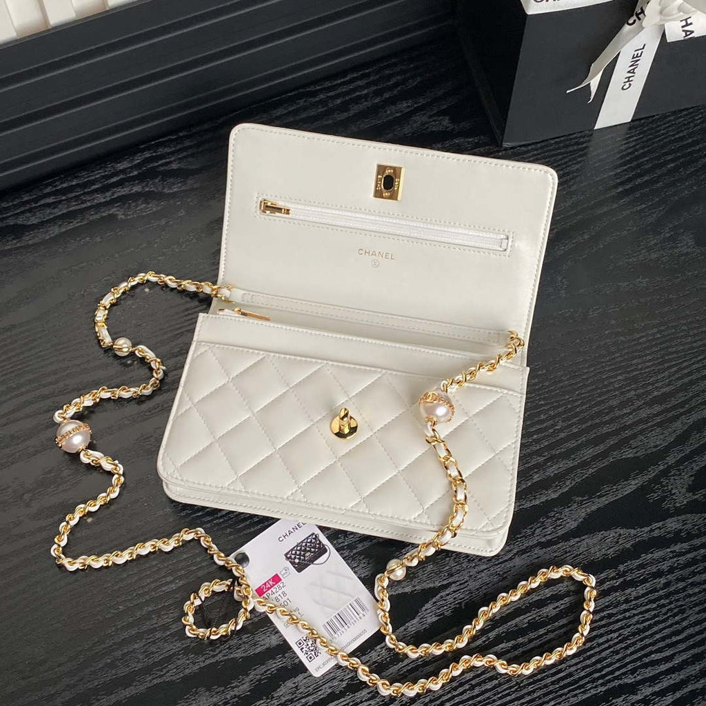 Chanel AP4282 19 Wallet On Chain Shiny Lambskin  Imitation Pearls & Gold-Tone Metal White