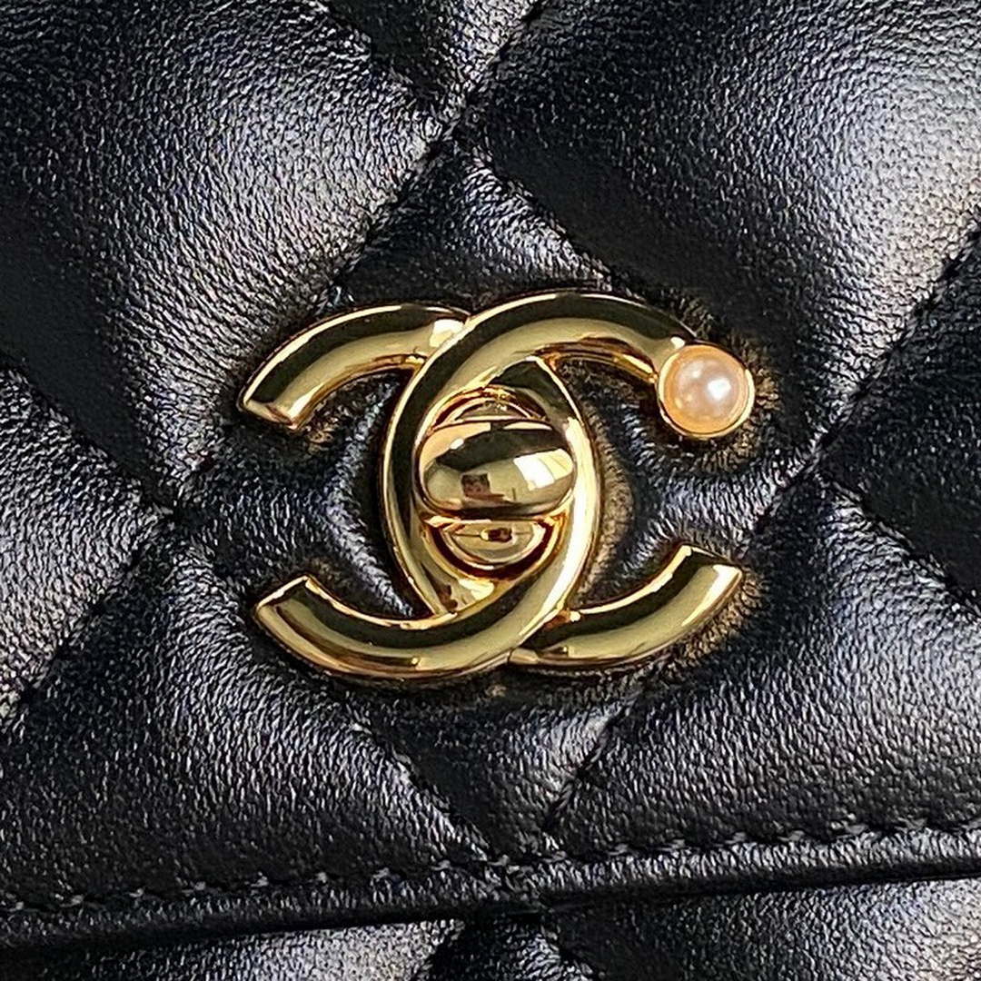 Chanel AP4282 19 Wallet On Chain Shiny Lambskin  Imitation Pearls & Gold-Tone Metal Black - Default Title - View 3