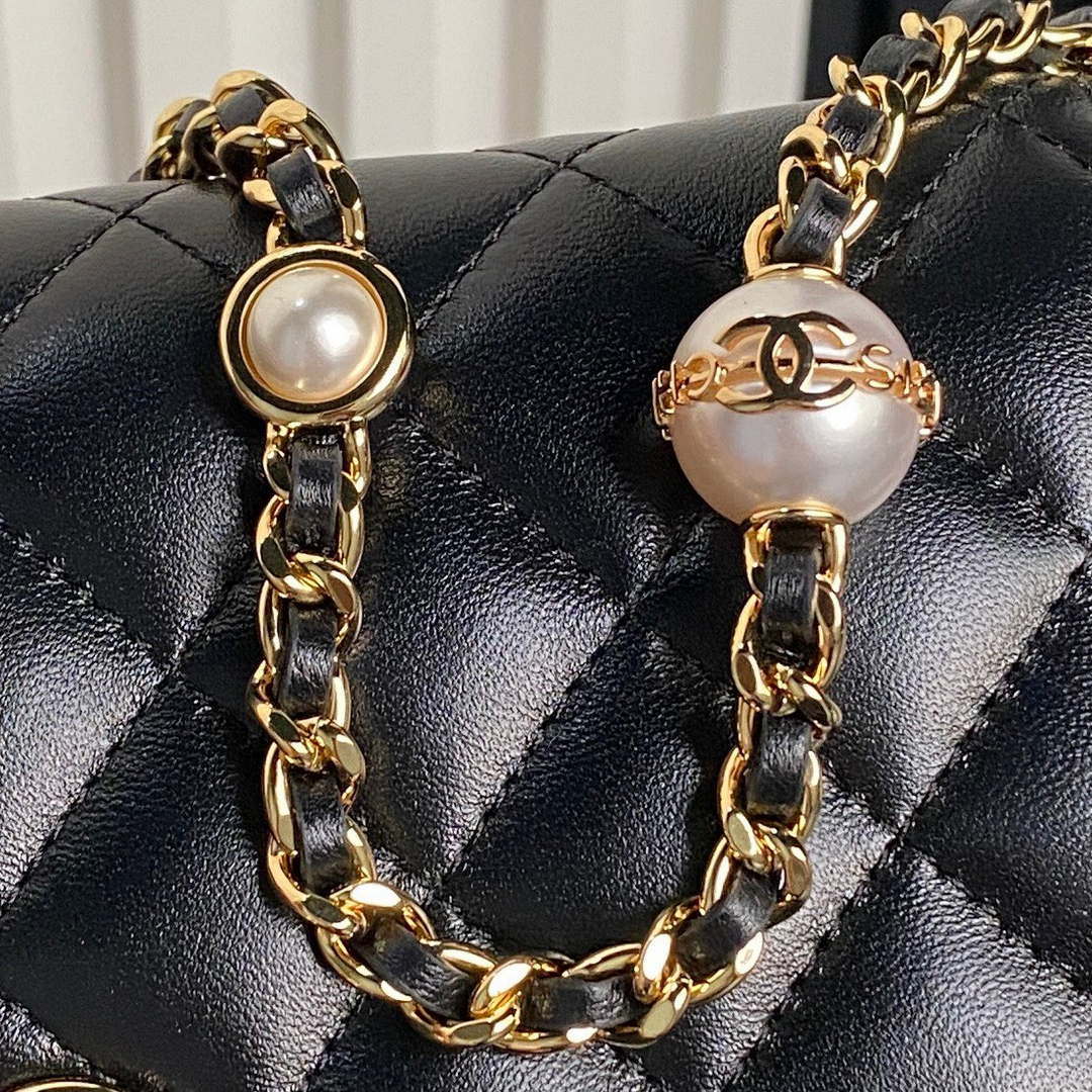 Chanel AP4282 19 Wallet On Chain Shiny Lambskin  Imitation Pearls & Gold-Tone Metal Black