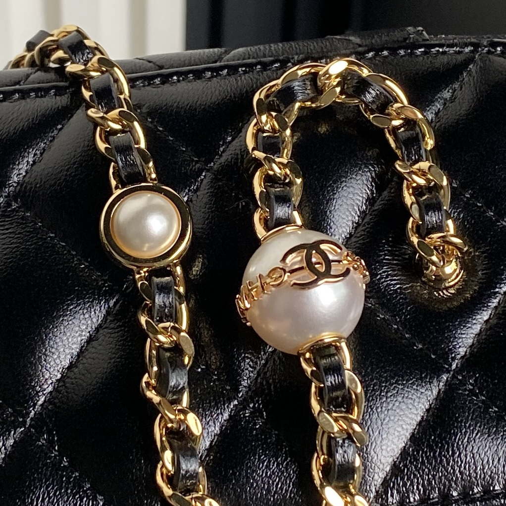 Chanel AP4285 Clutch Pearl with Chain Vanity Box bag Black - Default Title - View 4