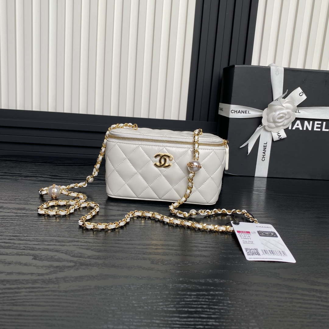 Chanel AP4285 Clutch Pearl with Chain Vanity Box bag White - Default Title - View 1