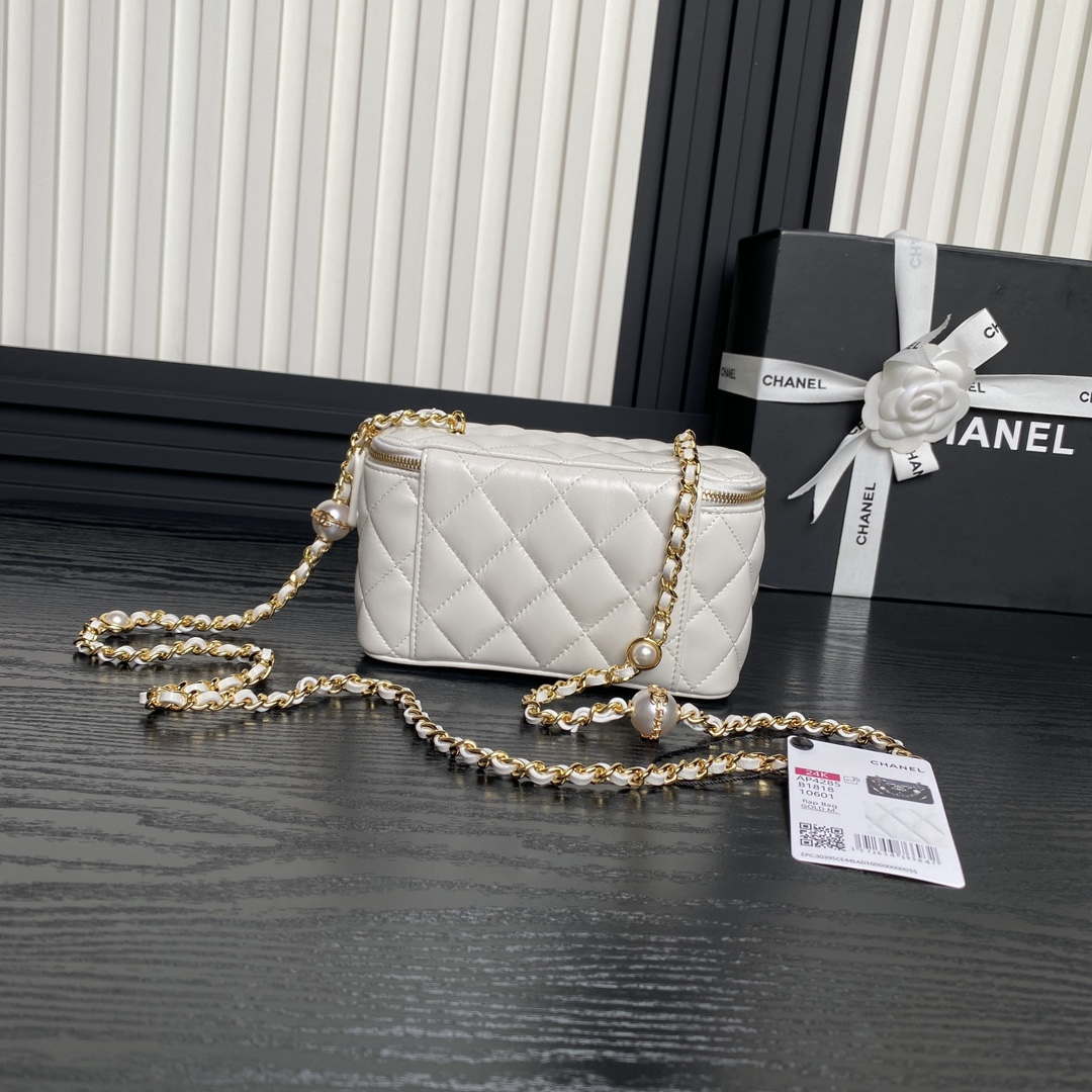 Chanel AP4285 Clutch Pearl with Chain Vanity Box bag White - Default Title - View 2