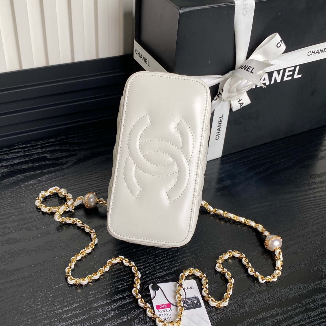 Chanel AP4285 Clutch Pearl with Chain Vanity Box bag White