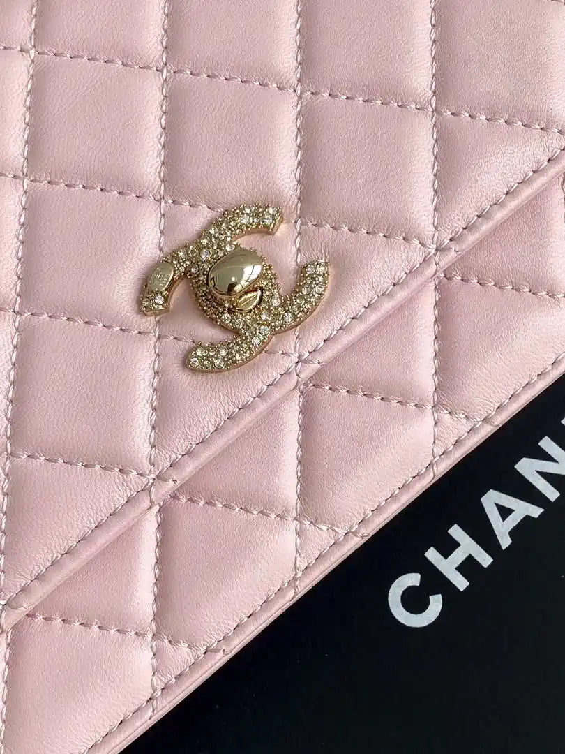 Chanel AP4323 Wallet On Chain Lambskin Diamant¨¦ Gold Pink