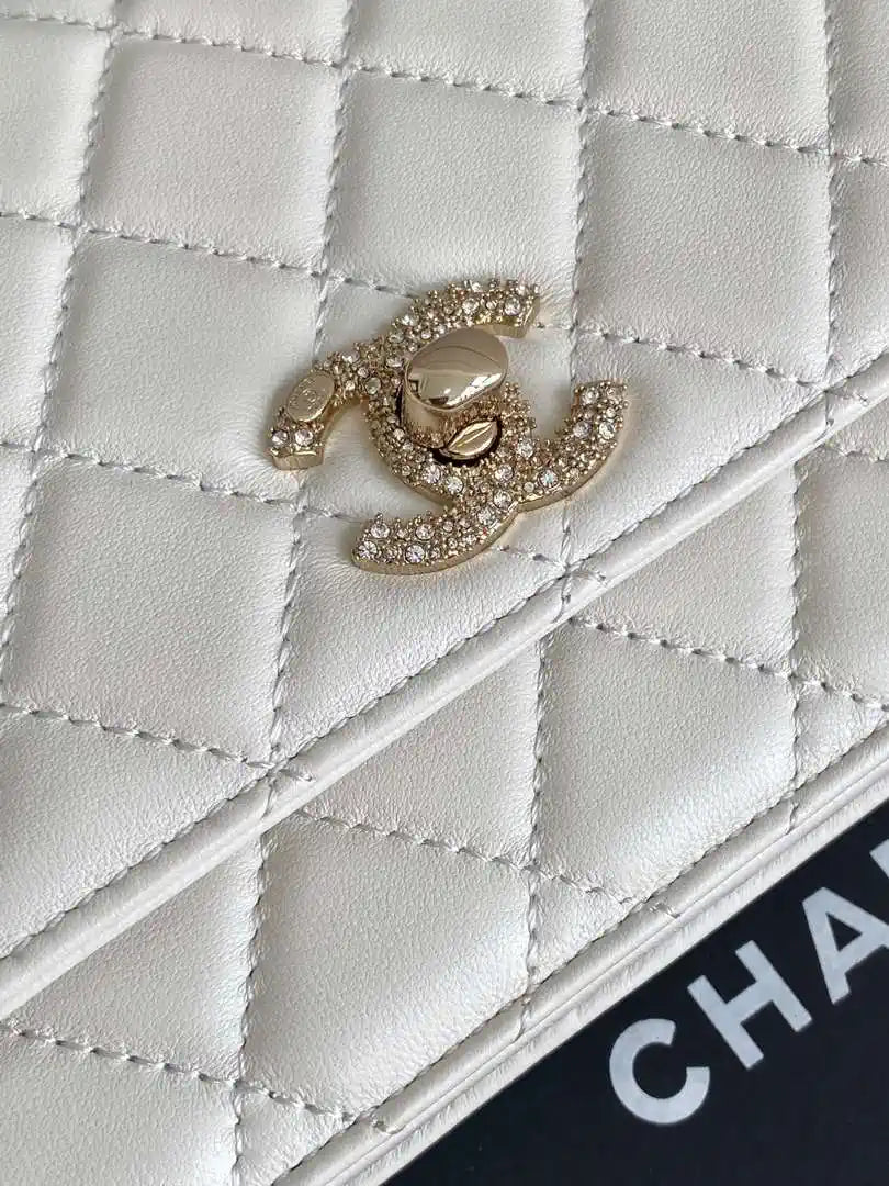 Chanel AP4323 Wallet On Chain Lambskin Diamant¨¦ Gold White