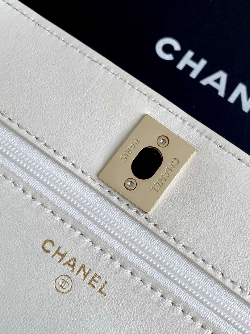 Chanel AP4323 Wallet On Chain Lambskin Diamant¨¦ Gold White