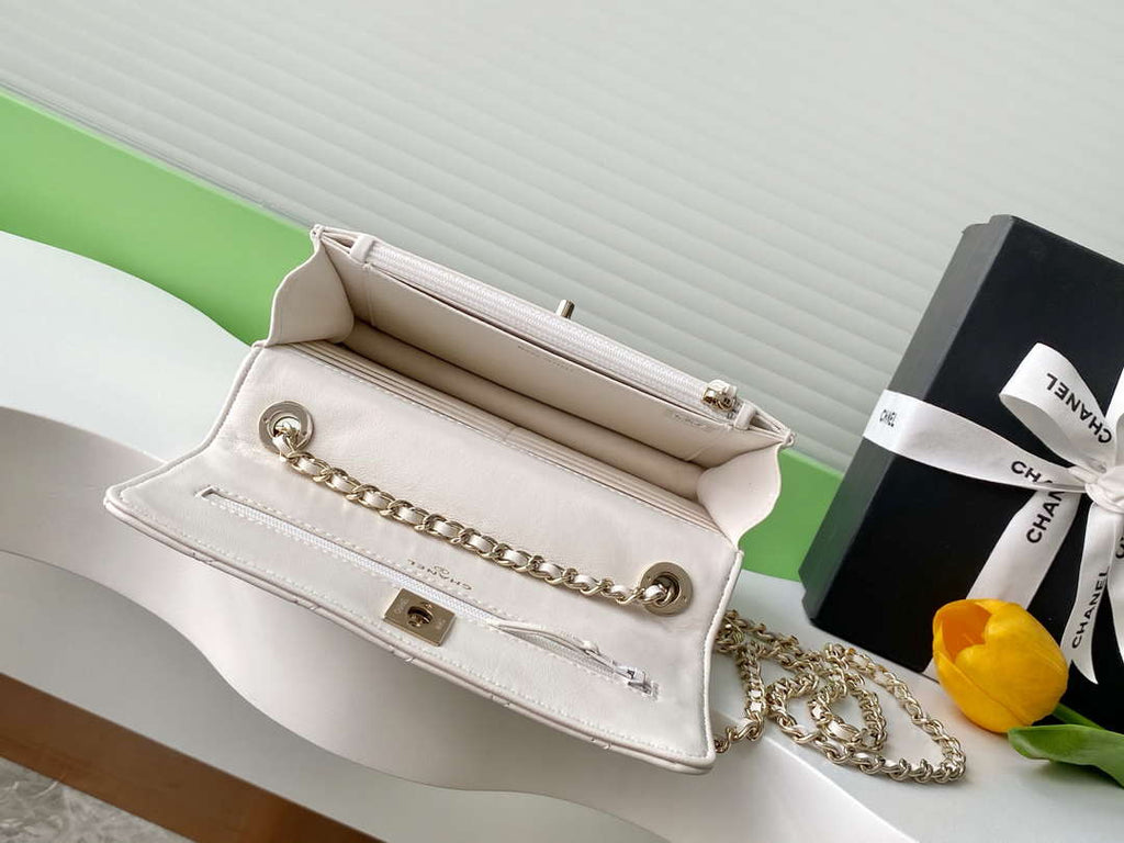 Chanel AP4323 Wallet On Chain Lambskin Diamant¨¦ Gold White