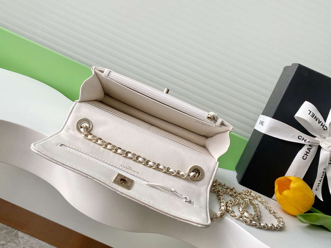 Chanel AP4323 Wallet On Chain Lambskin Diamant¨¦ Gold White