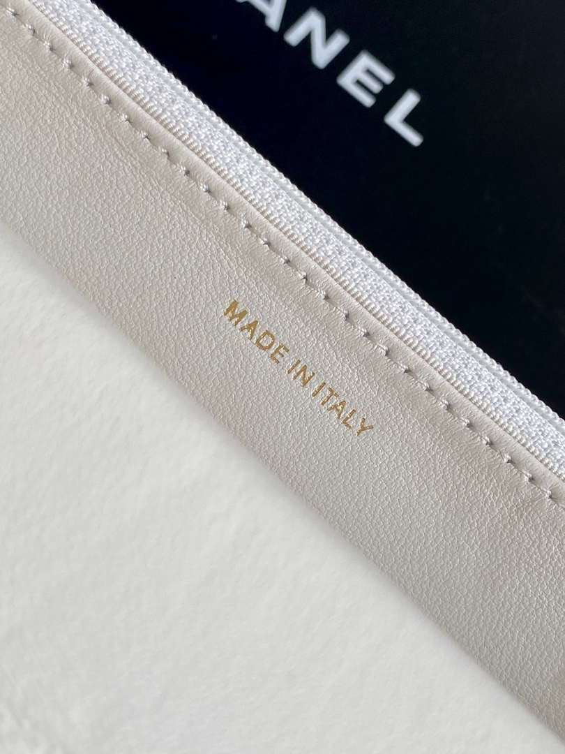 Chanel AP4323 Wallet On Chain Lambskin Diamant¨¦ Gold White