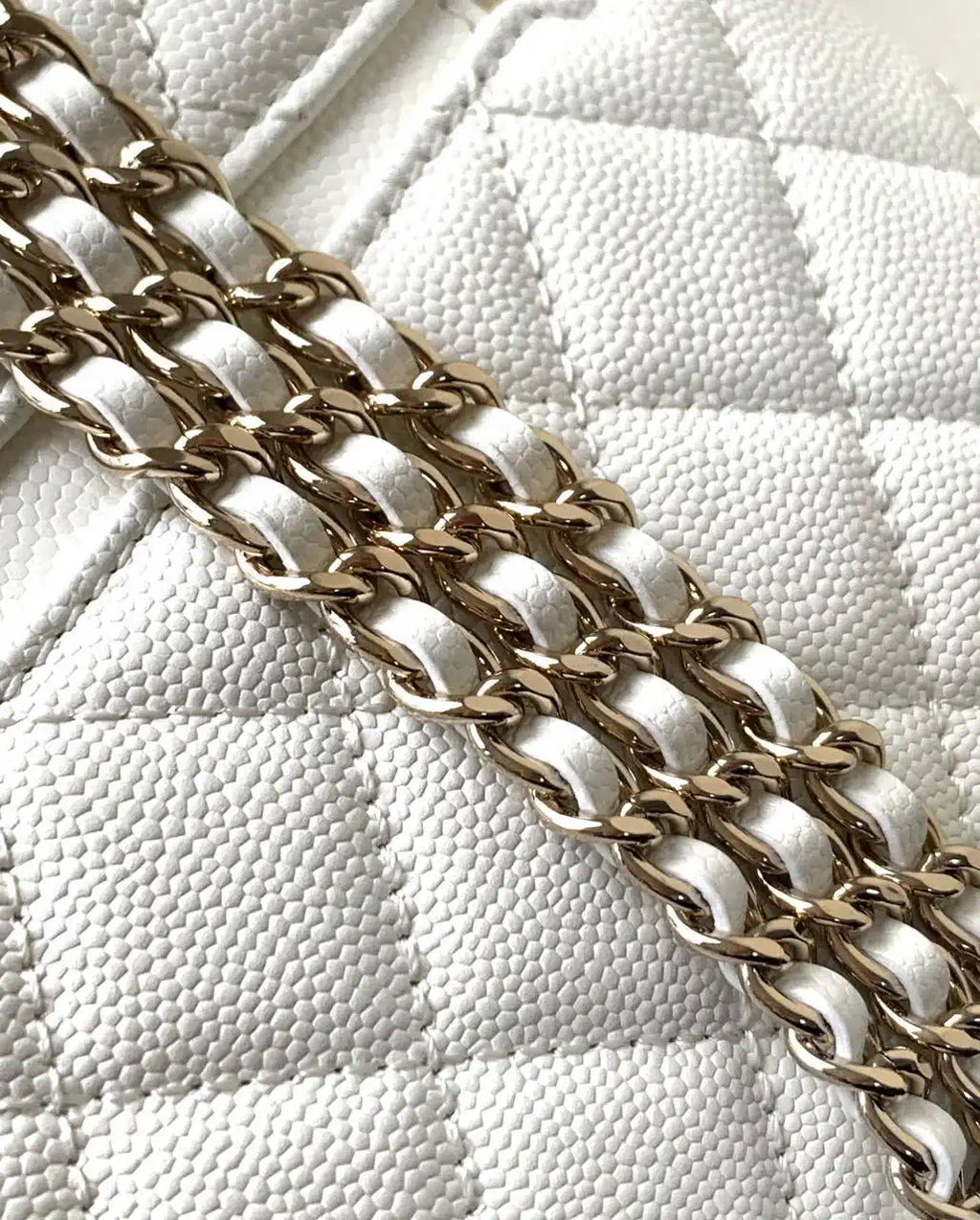 Chanel 25C Vanity with Chain Grained Calfskin AP4407 White