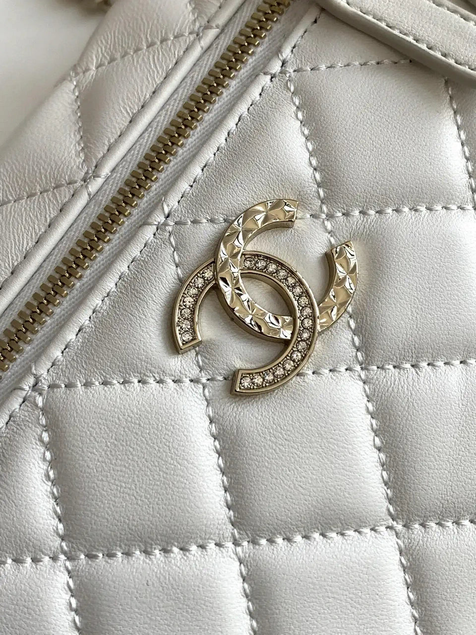 Chanel AP4407 Vanity with Chain Lambskin White