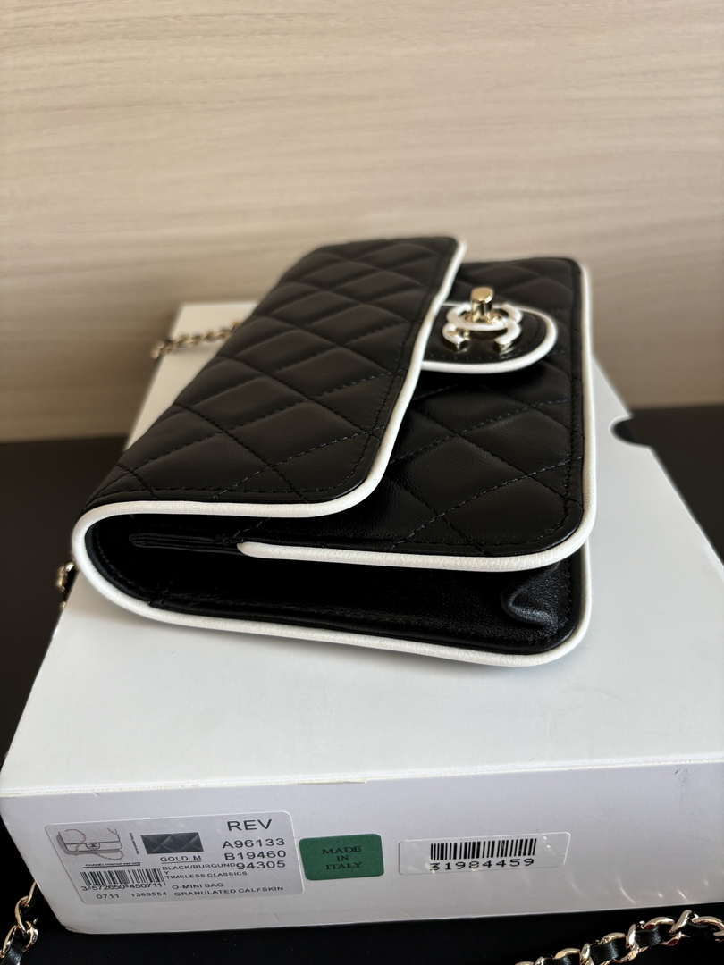 Chanel  AP4511  Spring-Summer 2025 Pre-collection Wallet On Chain Black & White