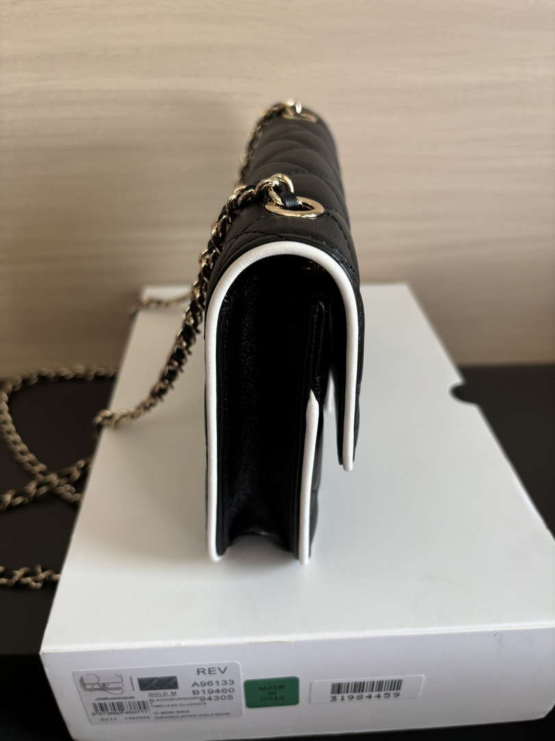 Chanel  AP4511  Spring-Summer 2025 Pre-collection Wallet On Chain Black & White