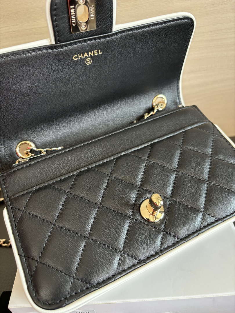 Chanel  AP4511  Spring-Summer 2025 Pre-collection Wallet On Chain Black & White