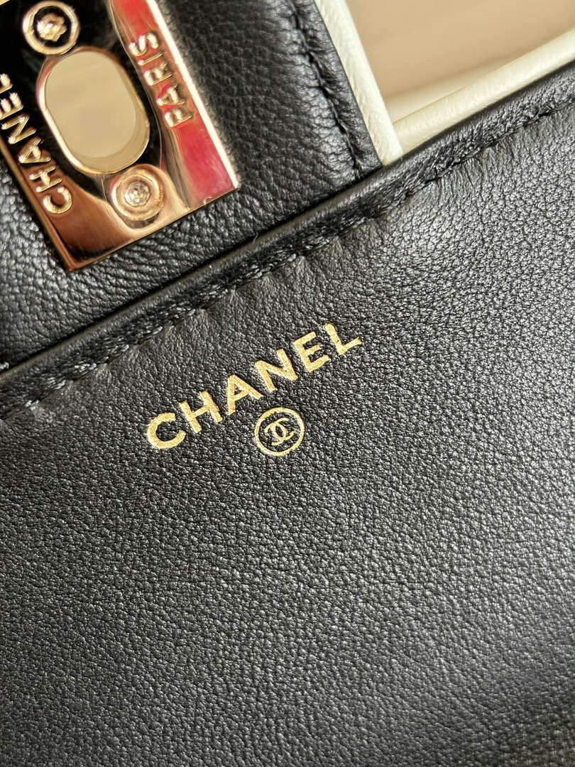 Chanel  AP4511  Spring-Summer 2025 Pre-collection Wallet On Chain Black & White