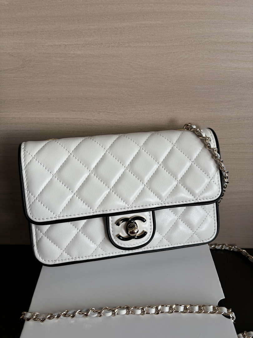 Chanel  AP4511  Spring-Summer 2025 Pre-collection Wallet On Chain White &  Black
