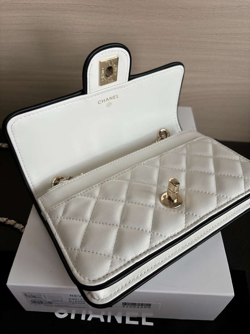 Chanel  AP4511  Spring-Summer 2025 Pre-collection Wallet On Chain White &  Black