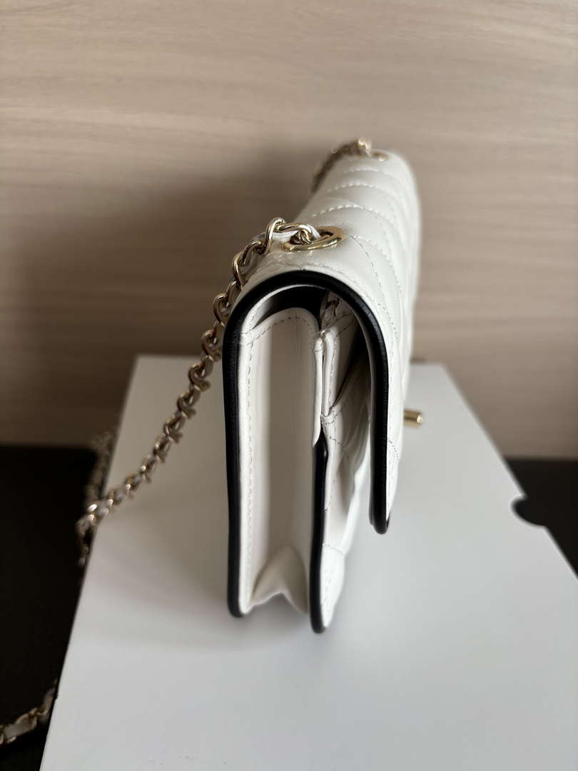 Chanel  AP4511  Spring-Summer 2025 Pre-collection Wallet On Chain White &  Black
