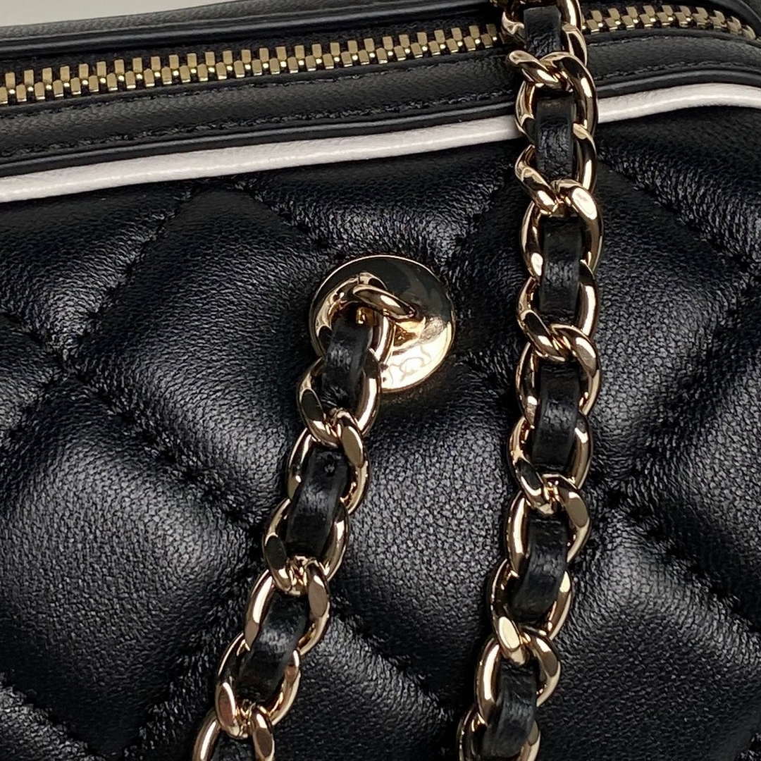 Chanel Ap4515 Clutch With Chain in Lambskin gold Black  & White - Default Title - View 4