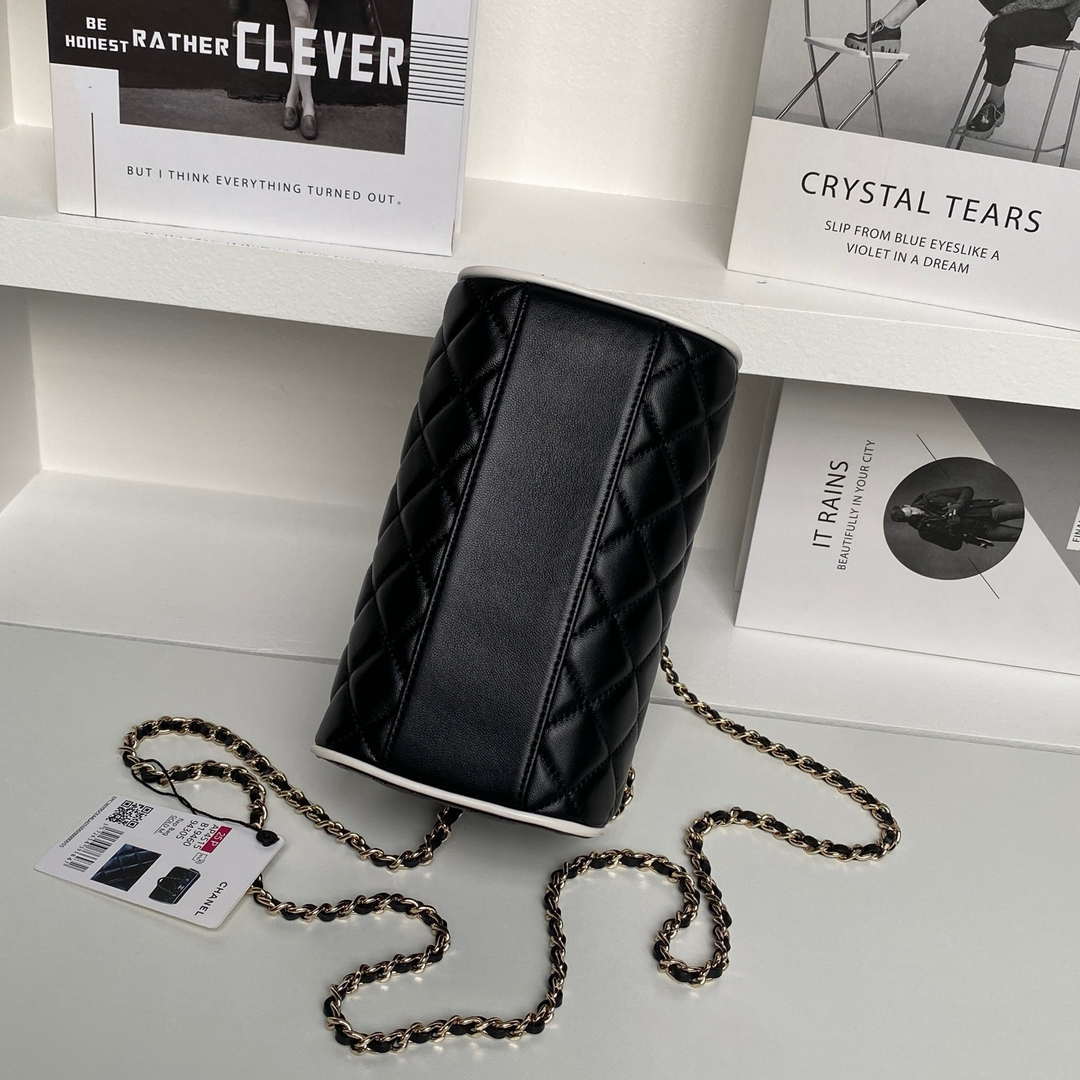Chanel Ap4515 Clutch With Chain in Lambskin gold Black  & White - Default Title - View 5
