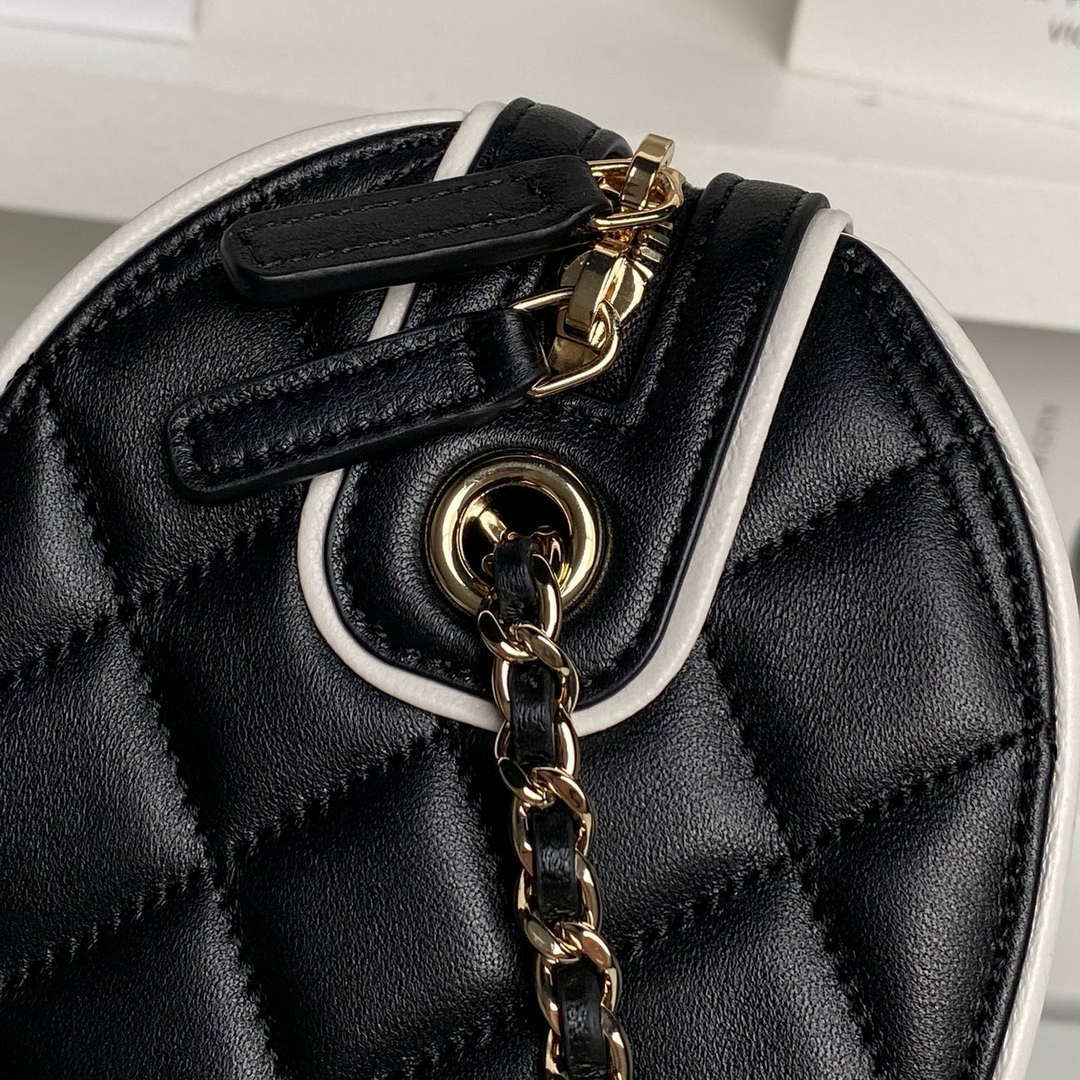 Chanel Ap4515 Clutch With Chain in Lambskin gold Black  & White - Default Title - View 6