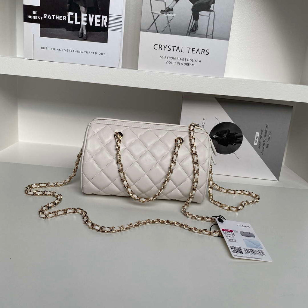Chanel Ap4515 Clutch With Chain in Lambskin gold White