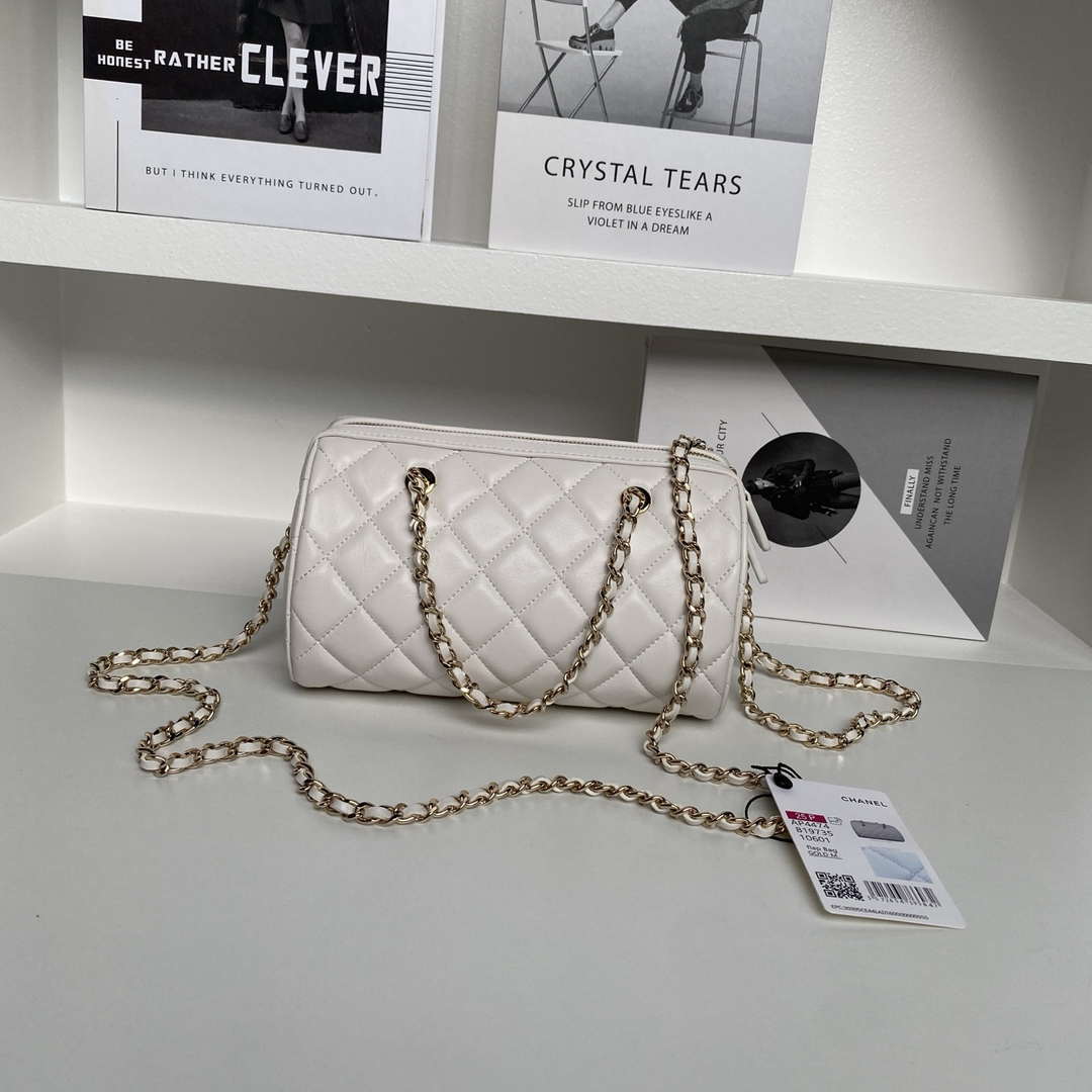 Chanel Ap4515 Clutch With Chain in Lambskin gold White