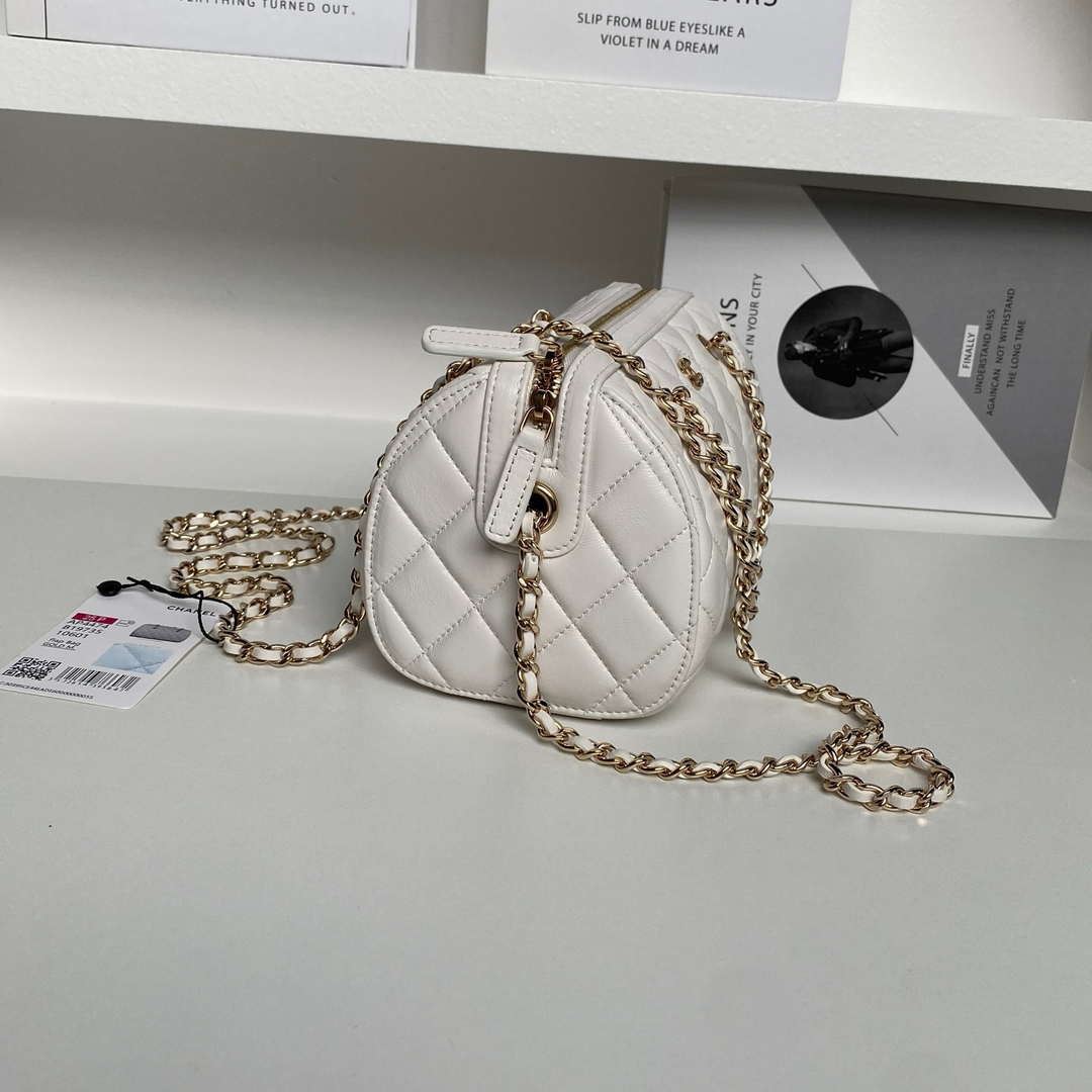 Chanel Ap4515 Clutch With Chain in Lambskin gold White - Default Title - View 4