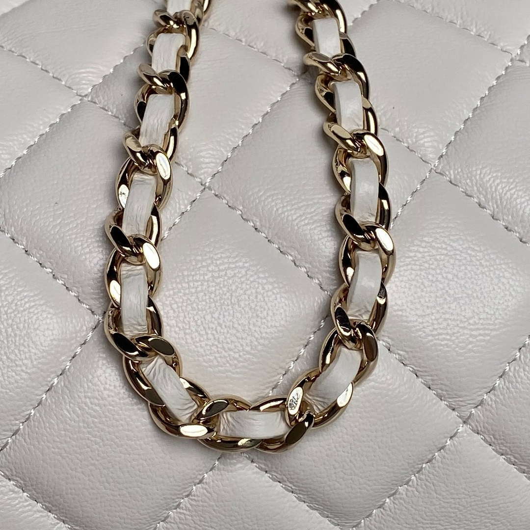 Chanel Ap4515 Clutch With Chain in Lambskin gold White - Default Title - View 5