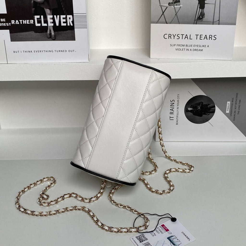Chanel Ap4515 Clutch With Chain in Lambskin gold White & Black