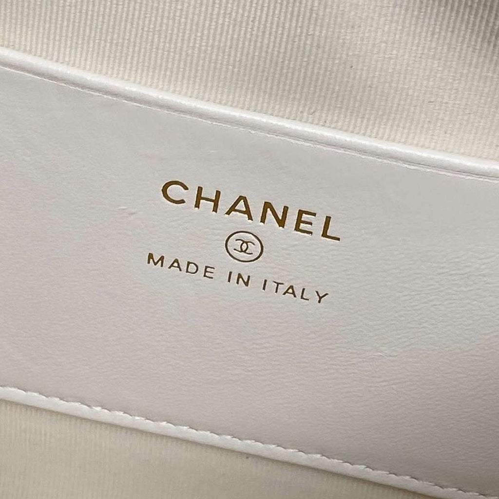 Chanel Ap4515 Clutch With Chain in Lambskin gold White & Black