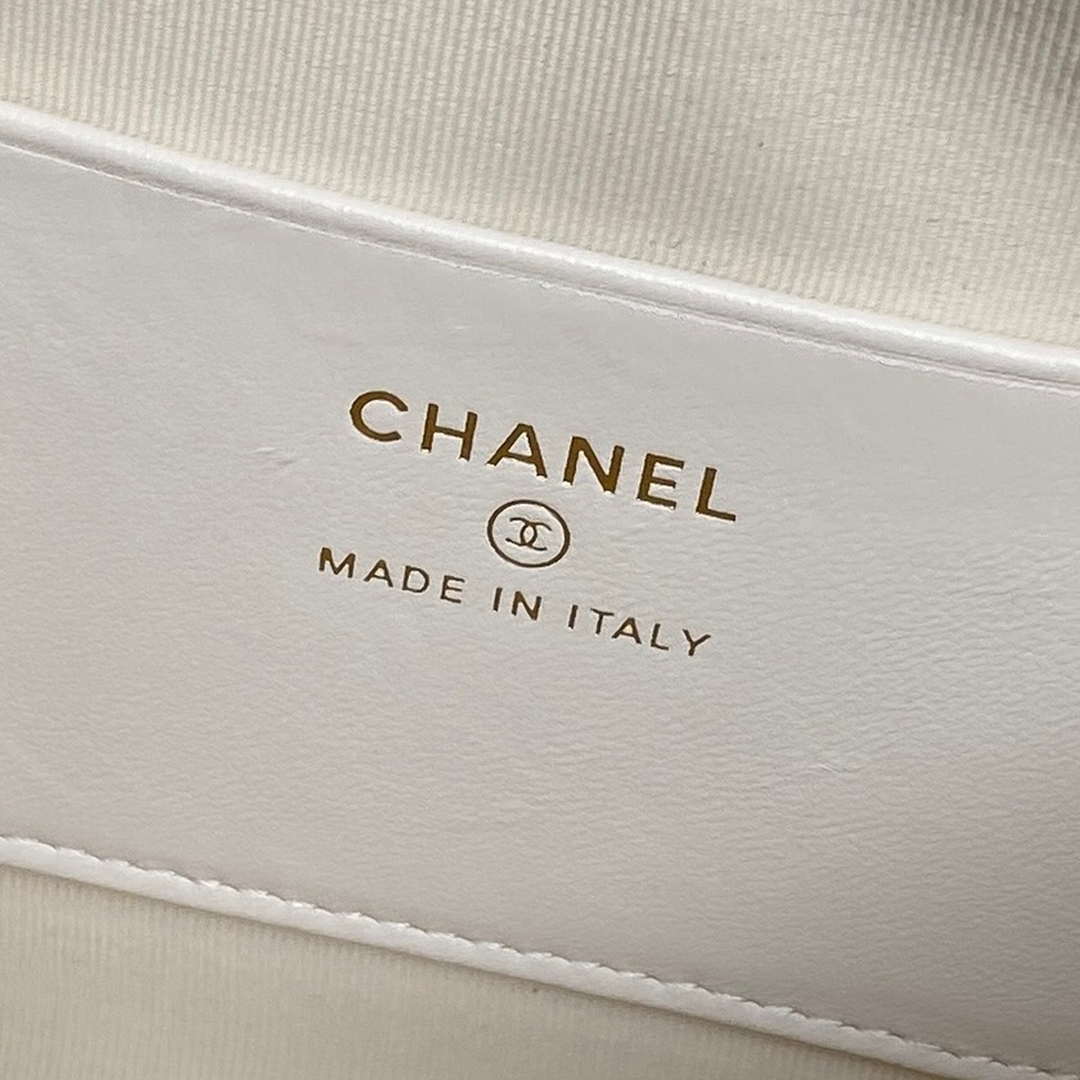 Chanel Ap4515 Clutch With Chain in Lambskin gold White & Black