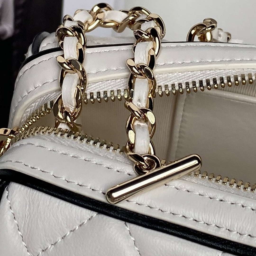 Chanel Ap4515 Clutch With Chain in Lambskin gold White & Black - Default Title - View 8