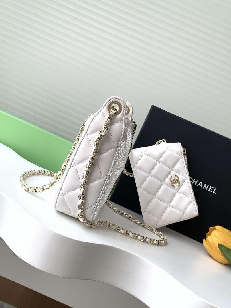 Chanel AP4572 25S Clutch With Chain Mesh Shiny Lambskin & Gold-Tone Metal White