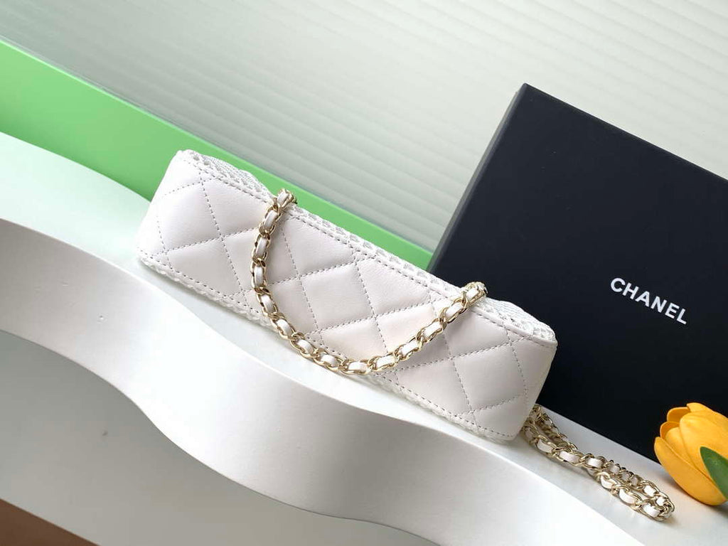 Chanel AP4572 25S Clutch With Chain Mesh Shiny Lambskin & Gold-Tone Metal White