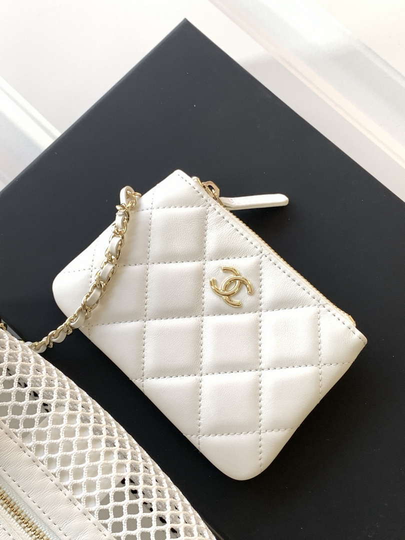 Chanel AP4572 25S Clutch With Chain Mesh Shiny Lambskin & Gold-Tone Metal White
