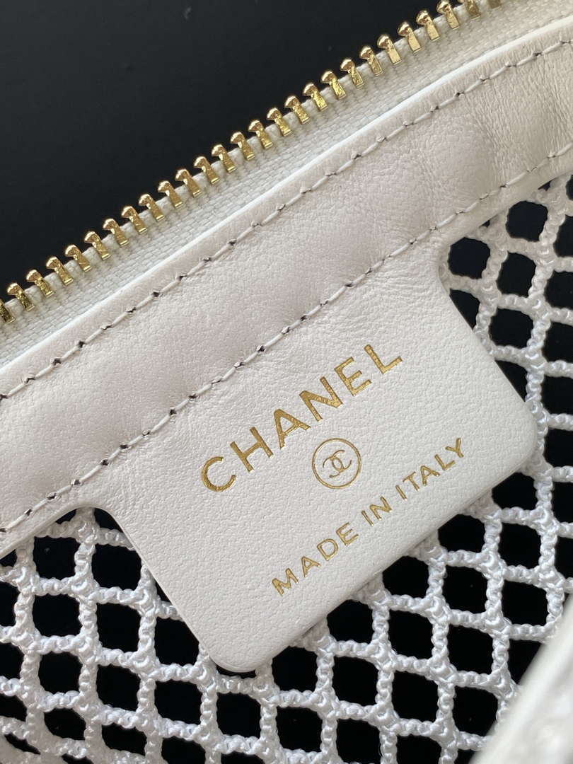 Chanel AP4572 25S Clutch With Chain Mesh Shiny Lambskin & Gold-Tone Metal White