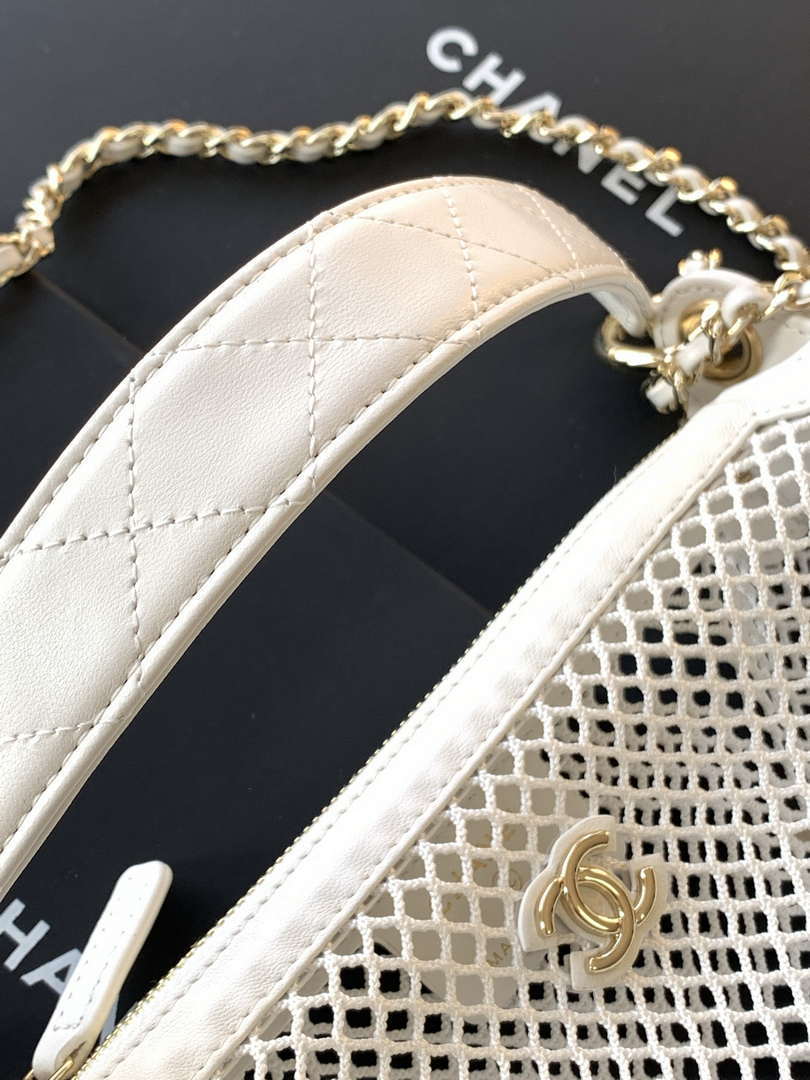 Chanel AP4573 25S Clutch With Chain Mesh Shiny Lambskin & Gold-Tone Metal White