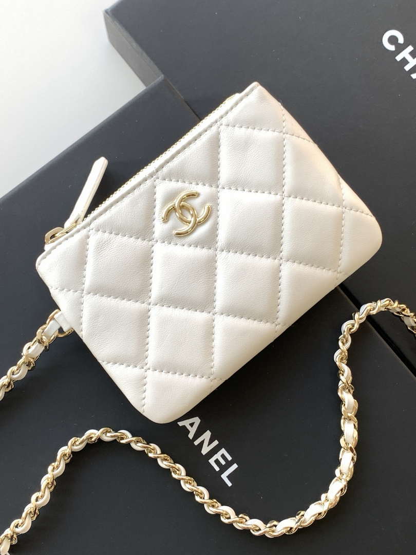 Chanel AP4573 25S Clutch With Chain Mesh Shiny Lambskin & Gold-Tone Metal White - Default Title - View 8
