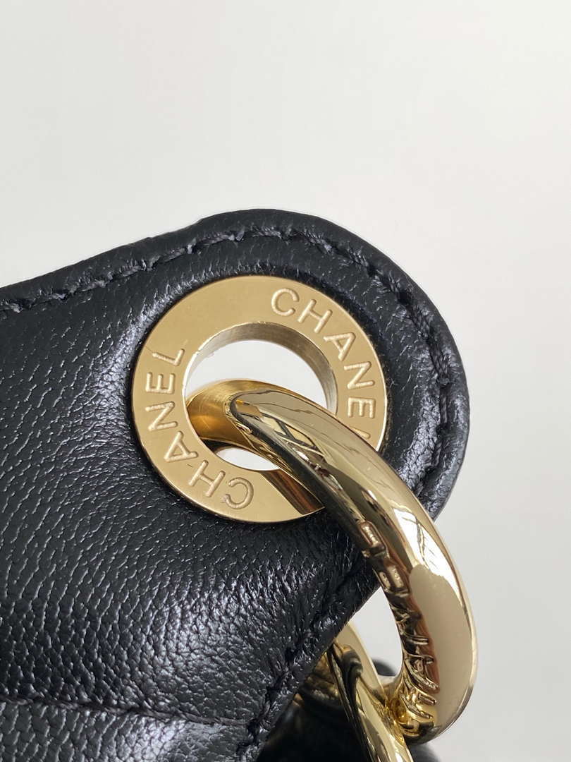 Chanel AP4573 25S Clutch With Chain Mesh Shiny Lambskin & Gold-Tone Metal Black