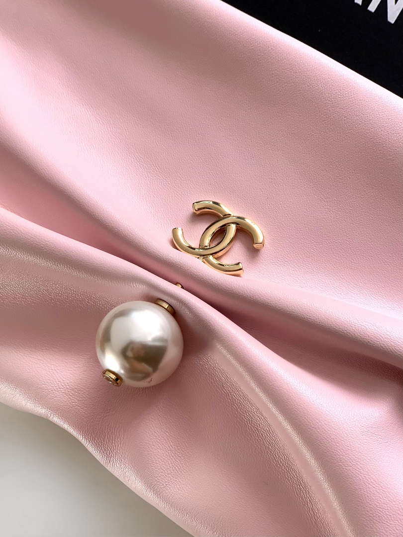 Chanel AP4613 Shiny Lambskin Imitation Pearl & Gold-Tone Metal Pink