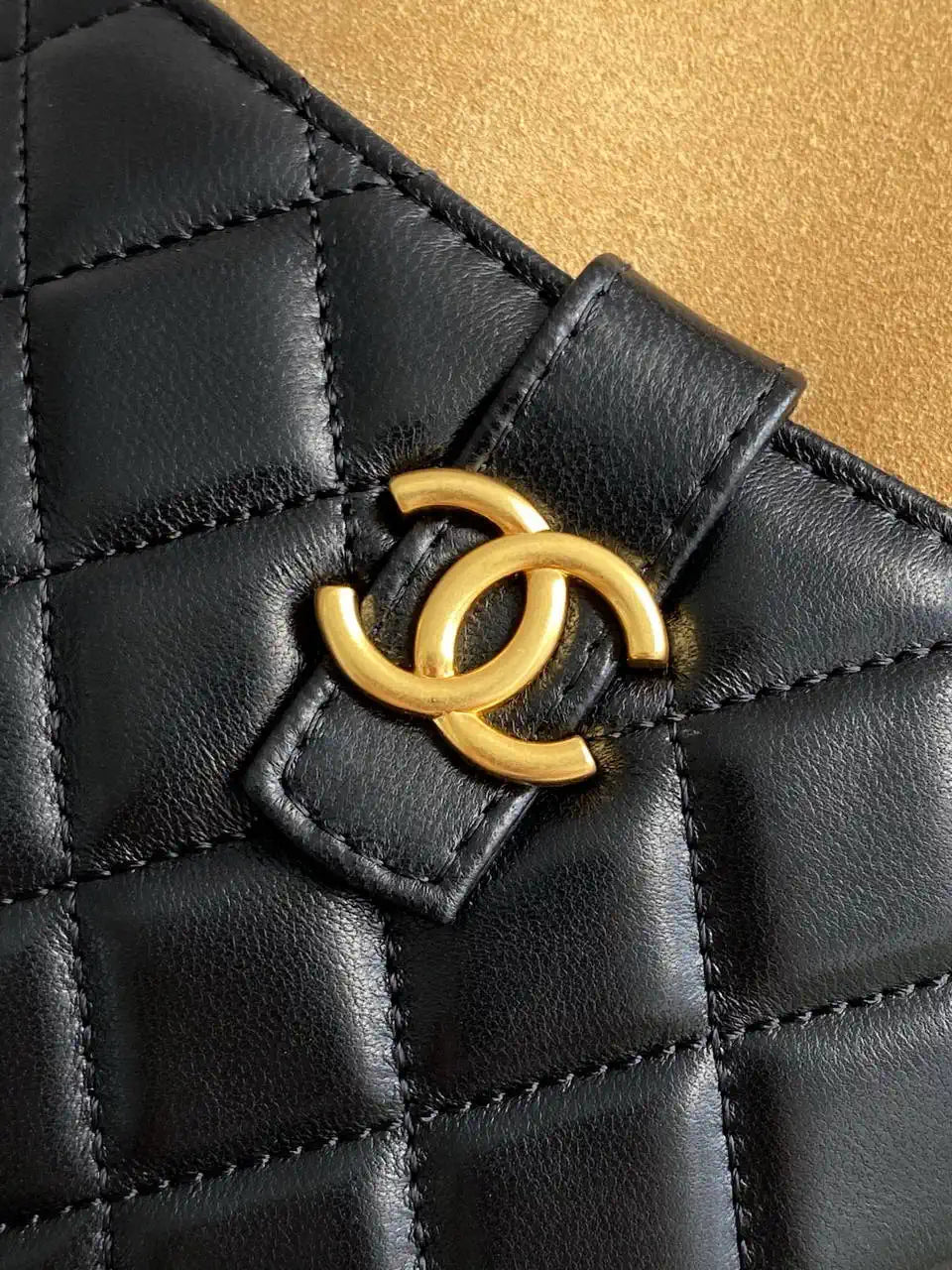 Chanel AP4742 Clutch with chain Suede Calfskin Shiny Lambskin & Gold-Tone Metal  Black &beige