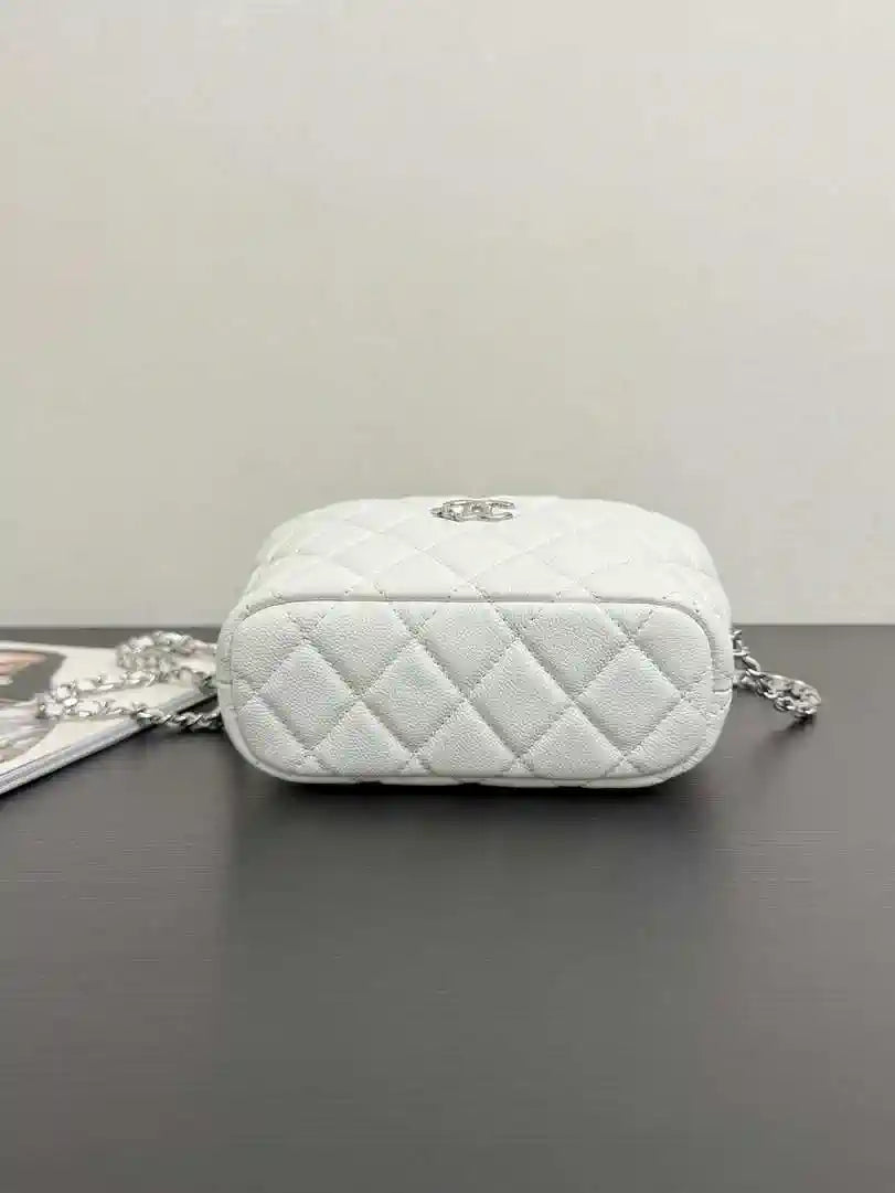Chanel AP4747 Clutch with chain Grained Shiny Calfskin & Gold-Tone Metal White