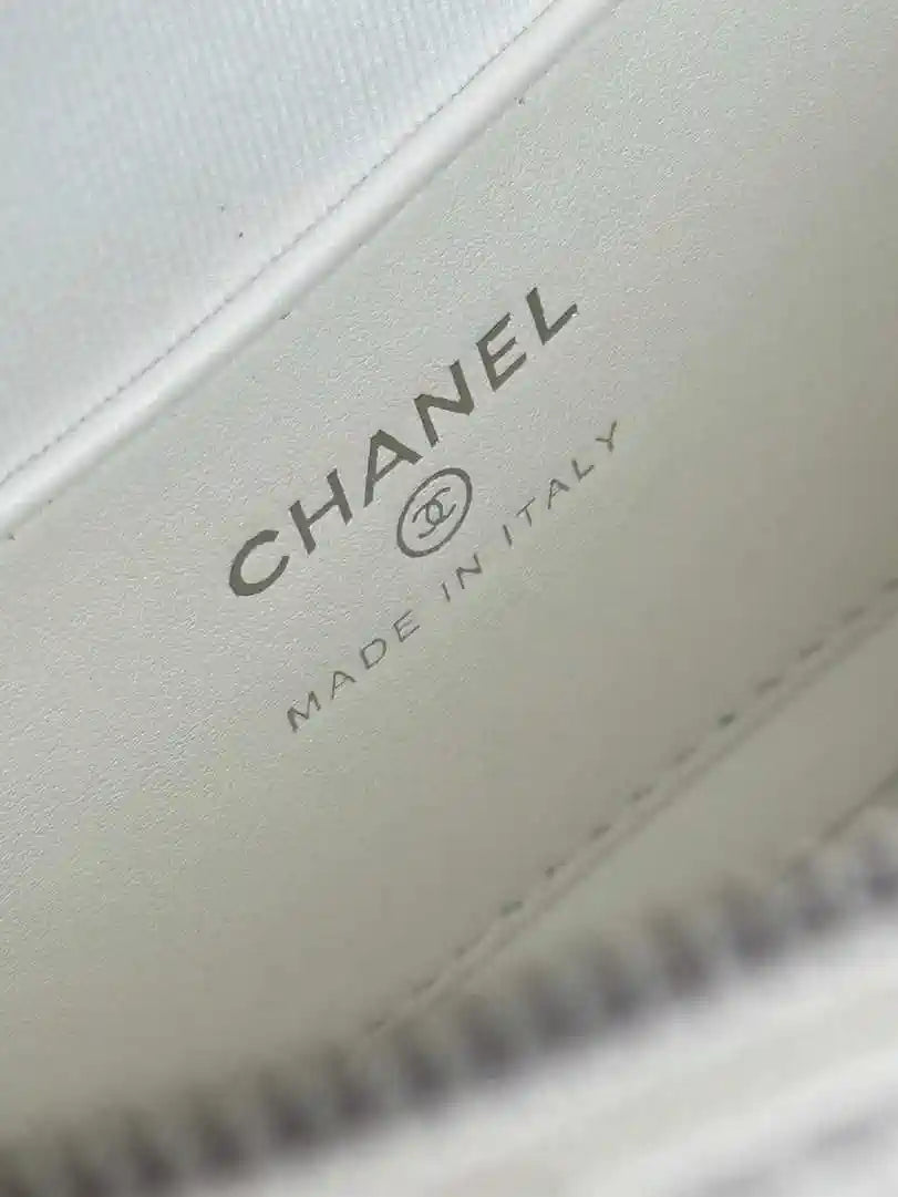 Chanel AP4747 Clutch with chain Grained Shiny Calfskin & Gold-Tone Metal White