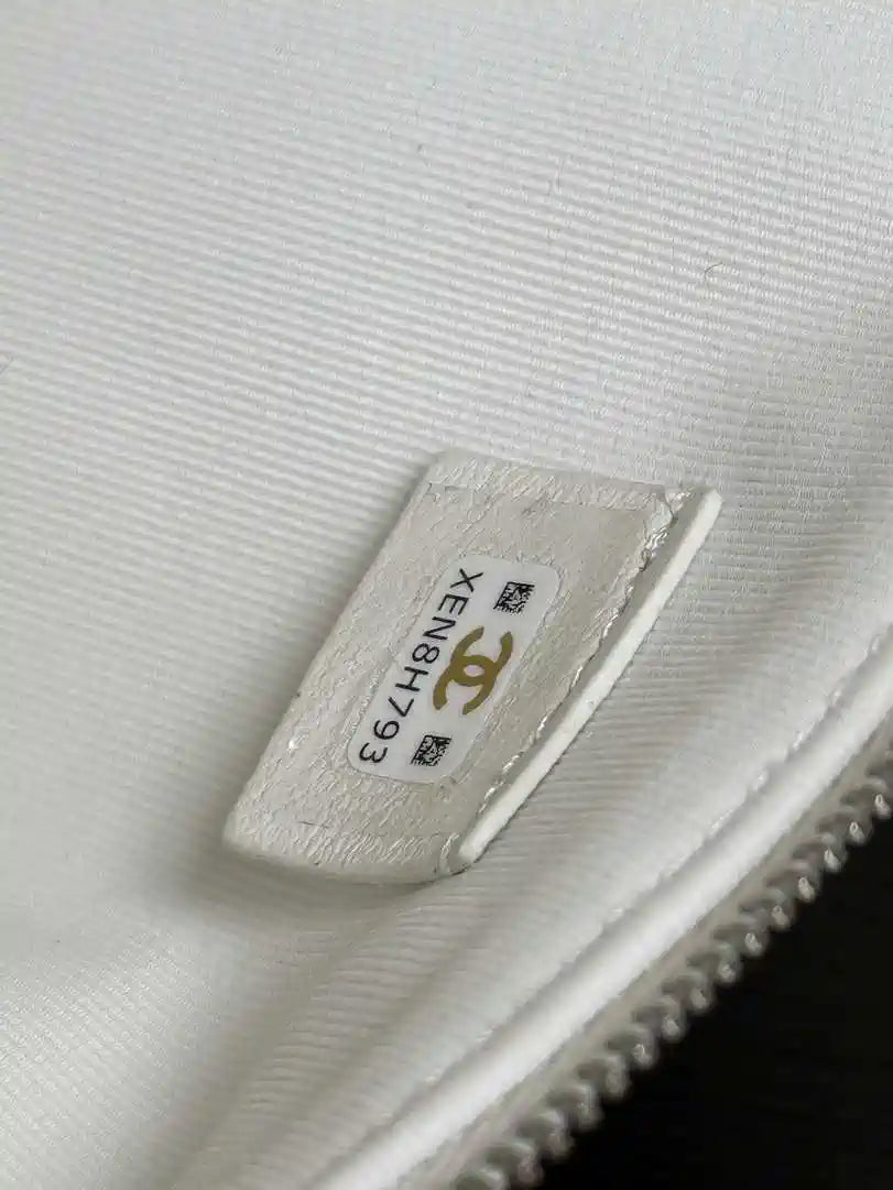 Chanel AP4747 Clutch with chain Grained Shiny Calfskin & Gold-Tone Metal White