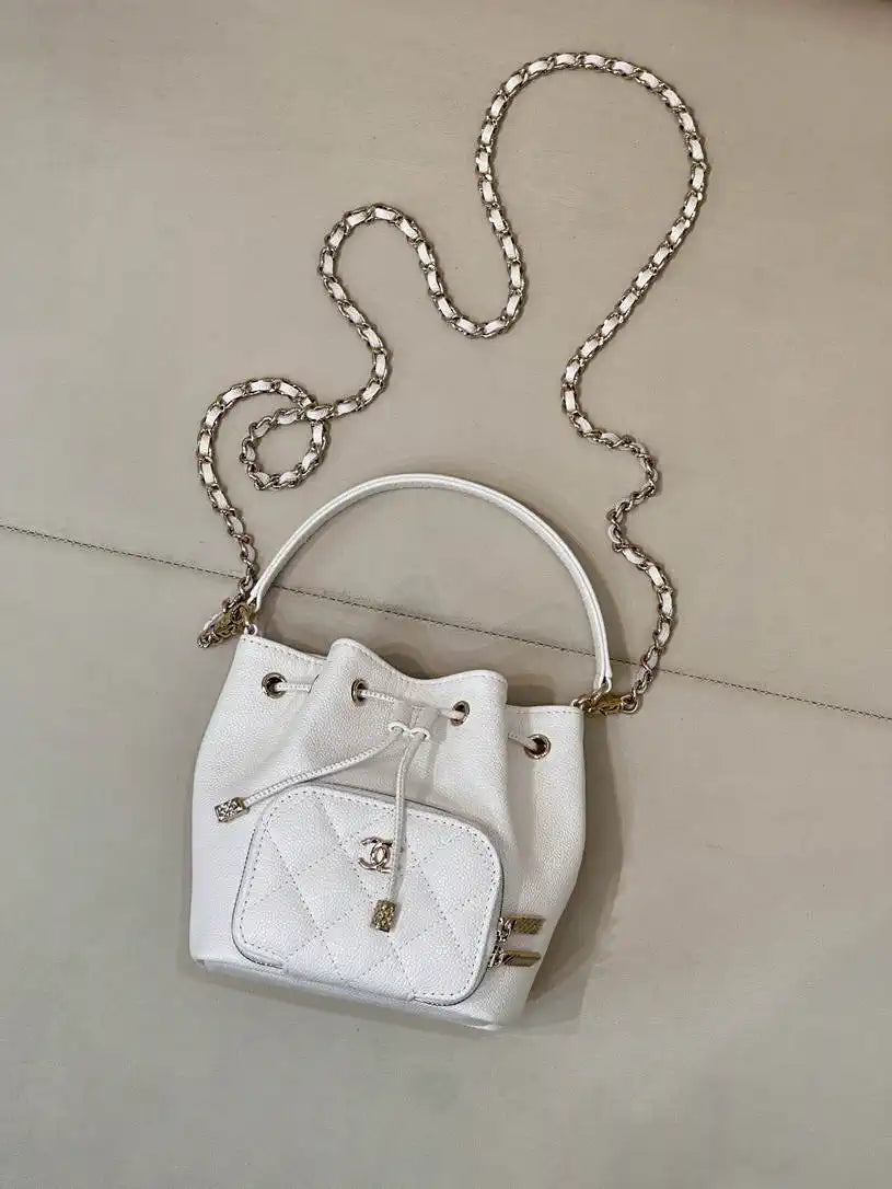 Chanel AP4775 25B  Clutch with chain Grained Shiny Calfskin Gold-Tone Metal White