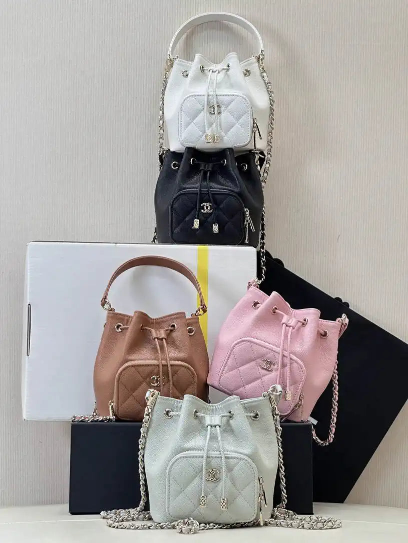 Chanel AP4775 25B  Clutch with chain Grained Shiny Calfskin Gold-Tone Metal White