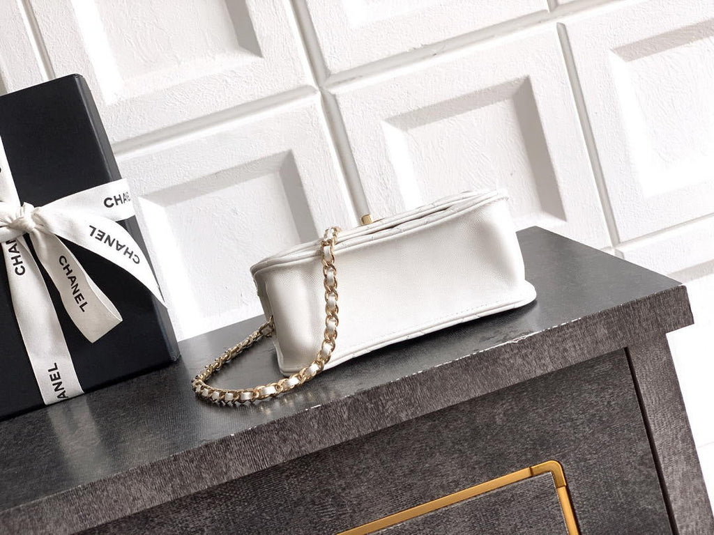 Chanel AP4975 Clutch With Chain Lambskin Imitation Pearls & Gold-Tone Metal White